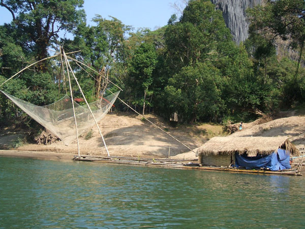 Fishing in Hinboun river, central Laos