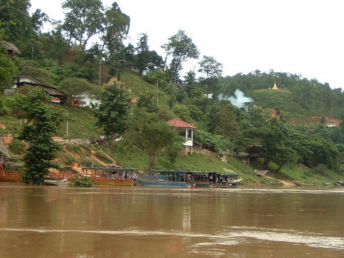 Mae Samleab village on Salawin river, Mae Sarieng, Mae Hong Son