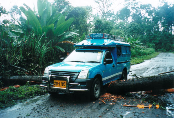 Another rainy season road problem in Umphang